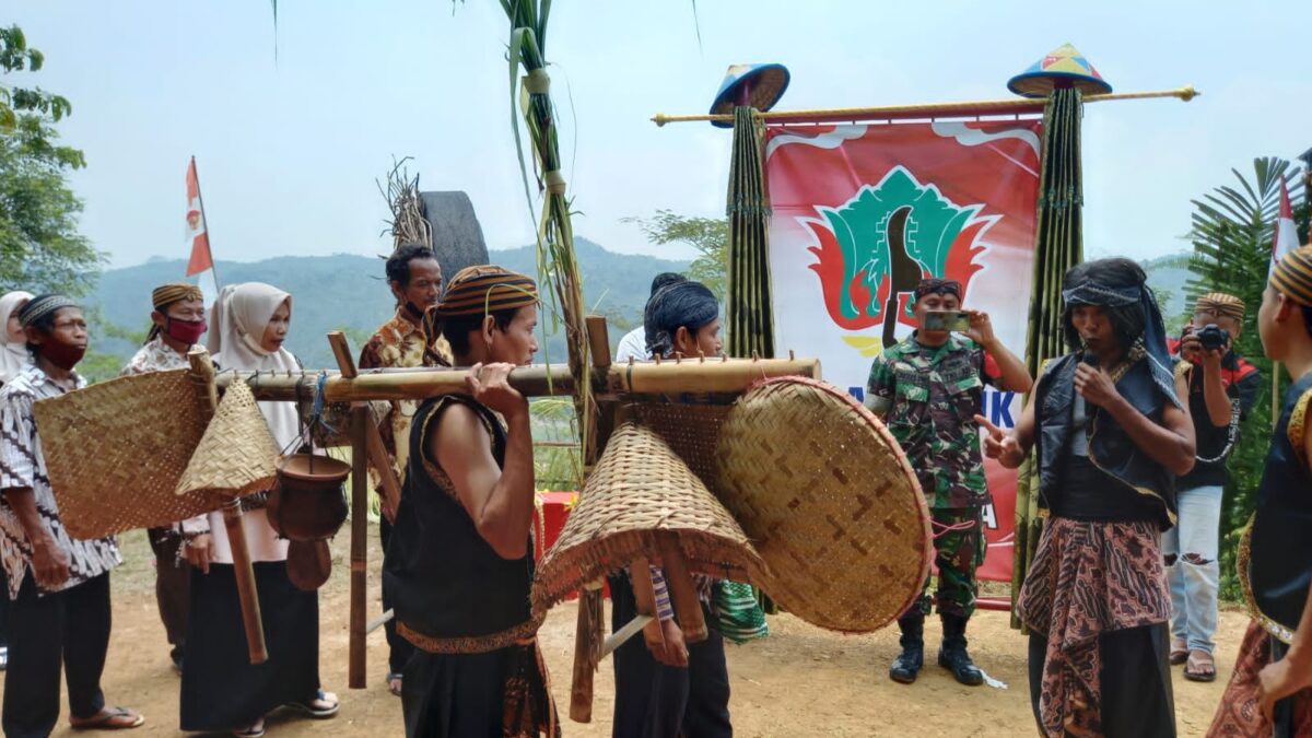 Tradisi Begalan Desa Sidanegara Kecamatan Kaligondang
